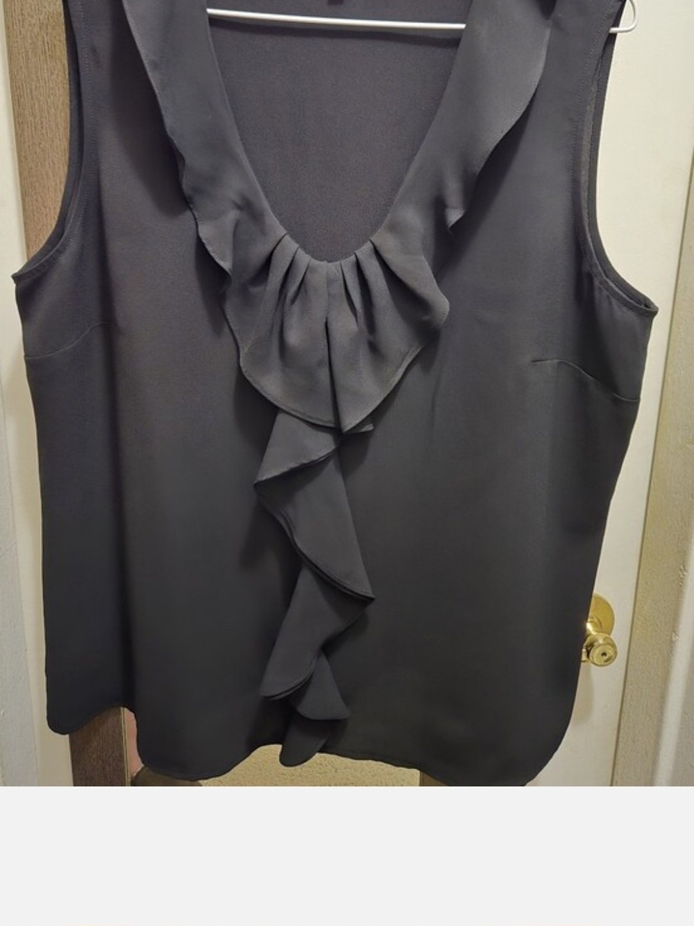 Kasper Ruffle-Neck XL - Available In Black/White/Pink/Maroon